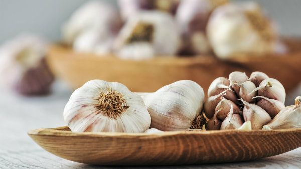 البعض يفرطون في تناوله، ما يمكن أن يؤدي إلى قرحة المعدة (shutterstock.com)
