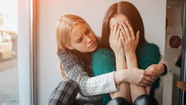 إذا كنت تبكي مرة في الأسبوع، يمكنك أن تعيش حياة خالية من التوتر (shutterstock.com)
