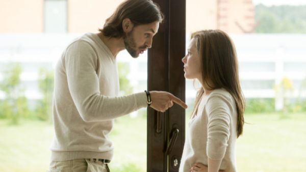 على أصدقاء برج الحوت التعرف على عيوب هذا البرج المائي (shutterstock.com)
