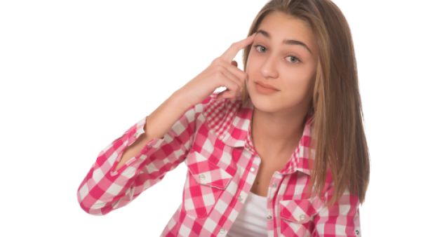 عندما تحاول ابنتك فرض رأيها حاولي أن تتعاملي مع الأمر بكل هدوء (shutterstock.com)