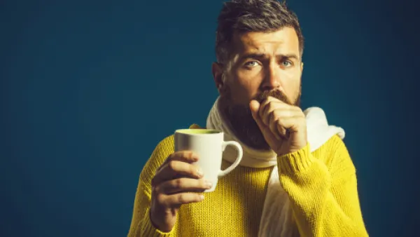 الطقس البارد يمكن أن يتركنا عرضة للإصابة بالزكام في أغلب الأحيان (shutterstock.com)