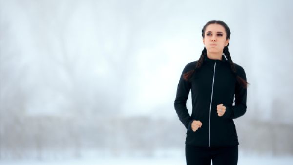 ممارسة الرياضة في البرد تساعد على حرق الدهون بطريقة أسرع وفعّالة أكثر(shutterstock.com)
