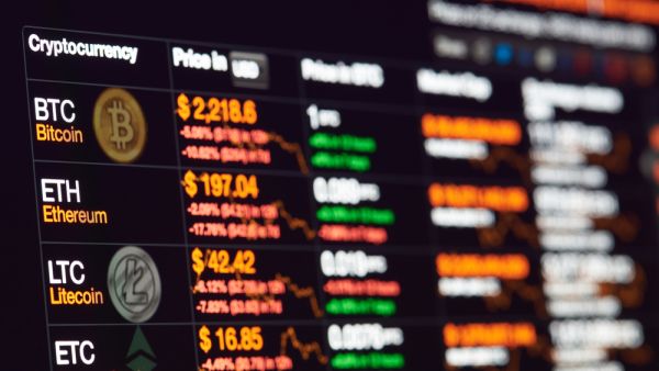 Saudi Arabia and UAE embrace blockchain despite a crash in coin prices. (Shutterstock)