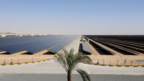 Gulf shifts focus to diversify energy sources to boost economy (Shutterstock)