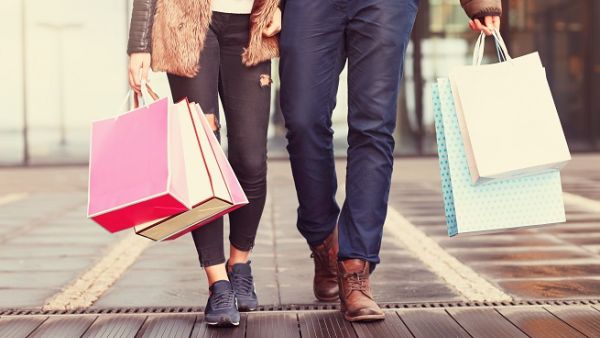 Traditional retail environment is evolving into an omni-channel experience. (Shutterstock)