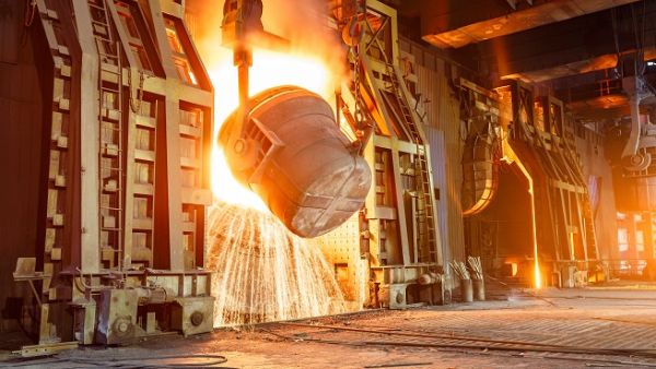 Iran’s crude steel industry has remained in good shape despite the US sanctions, and managed to push aside Italy, Taiwan and Ukraine to take the 10th place among the world’s producers of crude steel. (Shutterstock)