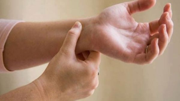 اضغطوا على هذه النقطة في جسمك إذا أصبتم بالغثيان أو بالرغبة في التقيؤ!