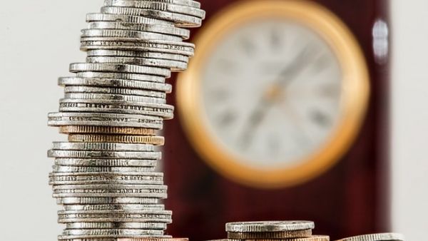 Here are four steps to help you detect the early signs of financial trouble before it hits you. (Pexels)