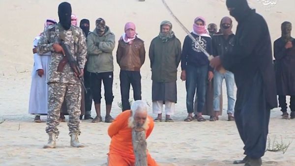 الدواعش يهدمون قبور سيناء ويعدم رجلين بتهمة "الكهانة"