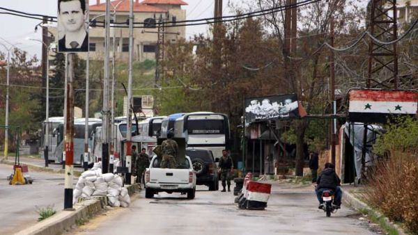  عددا كبيرا من النساء والاطفال وكبار السن على متن الحافلات 