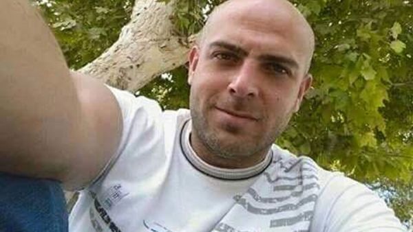 مقتل طيار للنظام السوري طعنا في إحدى المدن المؤيدة للأسد