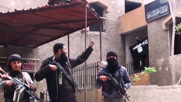 وساطة لتثبيت هدنة بين النصرة وتنظيم الدولة بمخيم اليرموك