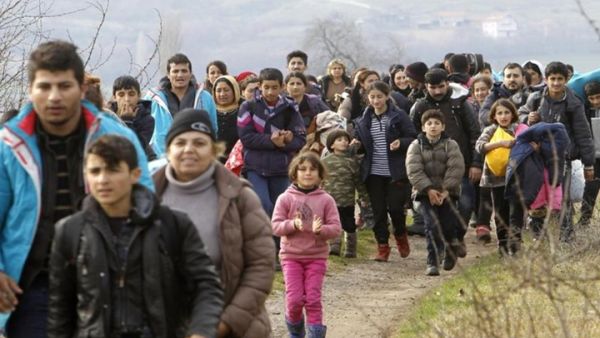 نزح آلاف من سكان الموصل إلى مناطق أخرى داخل العراق أو إلى سوريا
