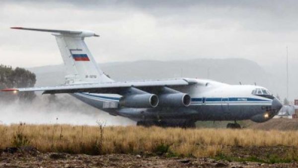 موسكو: طائرة تقل 160 عسكريا من قاعدة "حميميم" في سوريا إلى روسيا