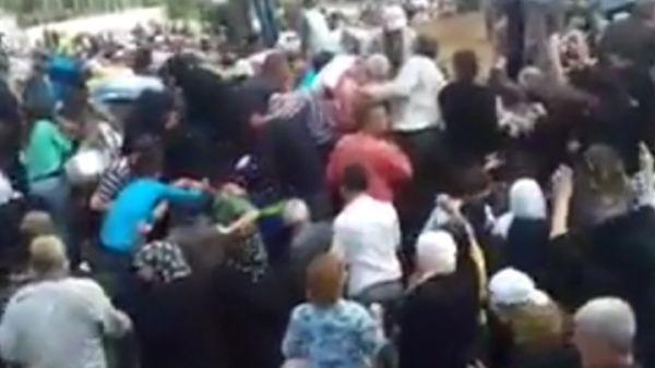  الآلاف من أبناء الطائفة العلوية الموالية للنظام يعانون ظروفا معيشية سيئة 