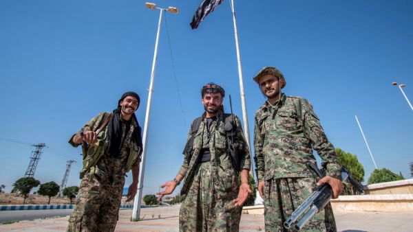 مقاتلون أكراد بعد تحرير تل أبيض -  الأرشيف