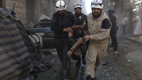 القوات الروسية استهدفت تجمعا سكنيا ومسجدا في "القورية" بدير الزور 