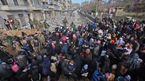 فرار أكثر من 8000 سوري من مناطق المعارضة بشرق حلب