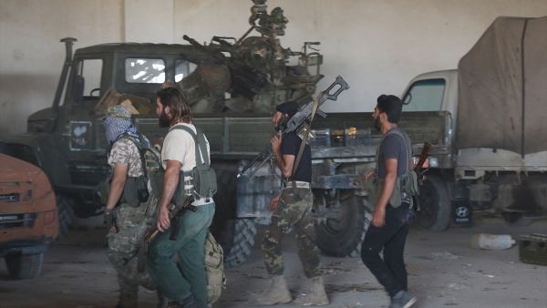 الثوار استعادوا عددا من النقاط الاستراتيجية بعد قليل من بدء المعركة 