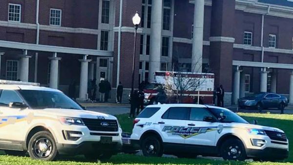 فلوريدا تسمح لـ"المدرسين والموظفين" بحمل السلاح
