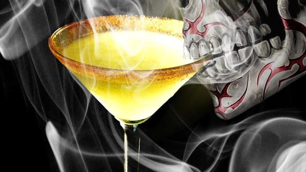 According to a recent study, smoking while consuming alcohol could have especially dangerous effects on your health. (Pixabay) 