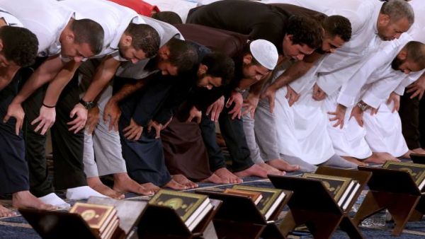 خطباء الجمعة في الكويت يدعون إلى لم الشمل في إشارة للأزمة الخليجية