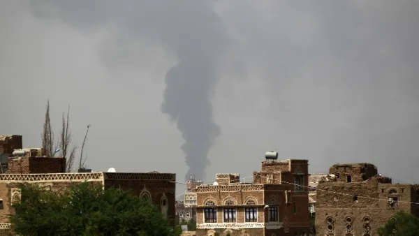 Smoke billows from a building hit by a Saudi-coalition airstrike on August 10, 2016. (AFP/Mohammed Huwais)