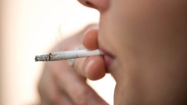 التدخين من المُمارسات الضارّة بالصحة فهو يُسبّب العَديد من الأمراض للمُدخّن