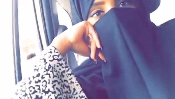 فتاة تخلع النقاب على سناب شات