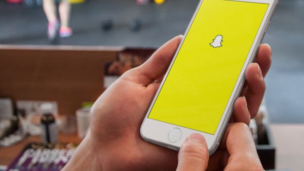 تواجه سناب تباطؤا في نمو أعداد المستخدمين في ظل المنافسة الشرسة من منافسين كبار مثل موقع التواصل الاجتماعى فيسبوك