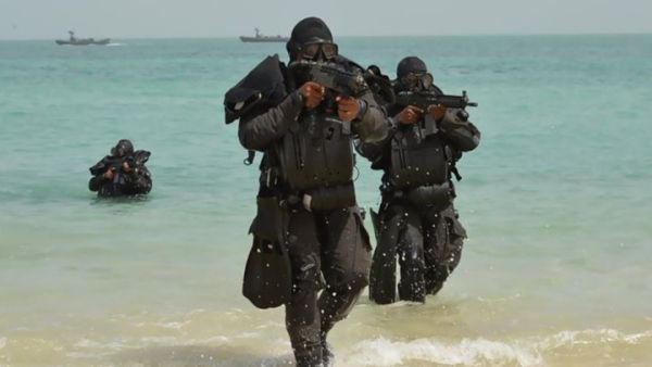 شاركت في المناورات الزوارق السريعة والطيران وقوات ومشاة الأمن البحرية الخاصة