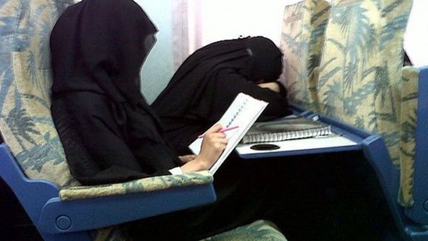 قال واحد إحدى الفتاتين إن ابنته أخذت منه أموالا دون أن يعرف وغادرت البلاد - أرشيف