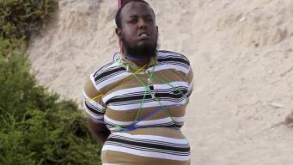 الصومال تعدم المتحدث السابق باسم حركة الشباب علنا
