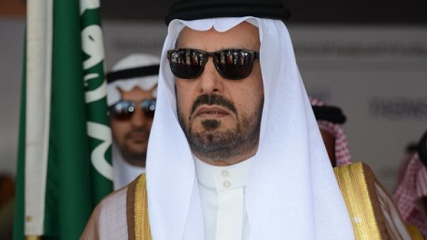 فيديو تعثر أمير حائل بأحد المجمعات التجارية