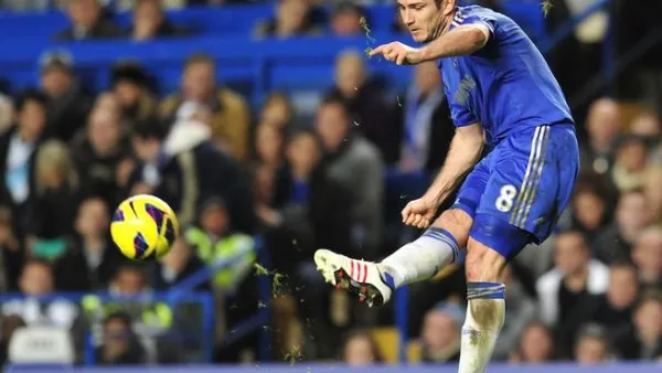 Cole hopes Chelsea team-mate Lampard 'stays back' in club
