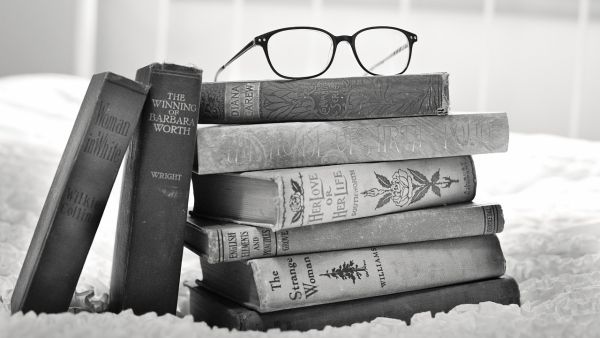 “The person you become in 5 years is based on the books you read today.” (Pixabay)