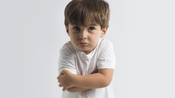 ام تعنف طفلها