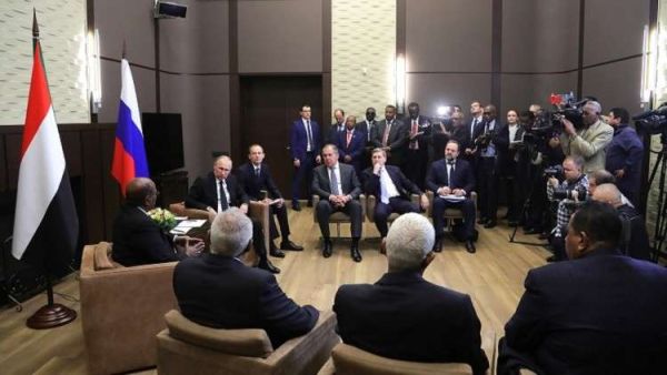 جانب من لقاء الرئيسين الروسي بوتين والسوداني البشير