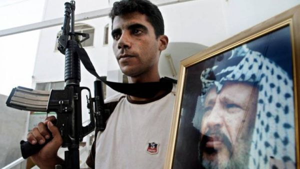 زكريا الزبيدي العضو في المجلس الثوري لحركة فتح