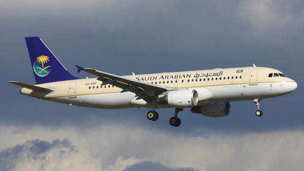تهديد طائرة سعودية