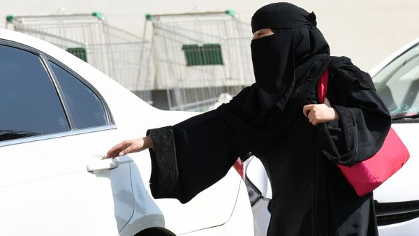 سعوديات ضد قيادة المراة