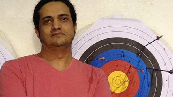 Ashraf Fayadh was sentenced to death for apostasy, and now Saudi Arabia plans to sue those who think that the punishment is Daesh-like. (Twitter)
