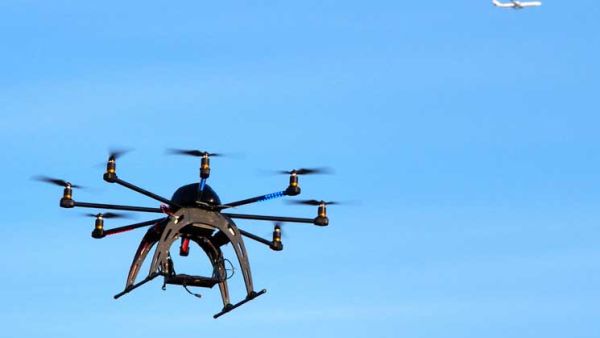 يستخدمون طائرات صغيرة مسيرة مع ذخائر صغيرة يلقونها على القوات العراقية