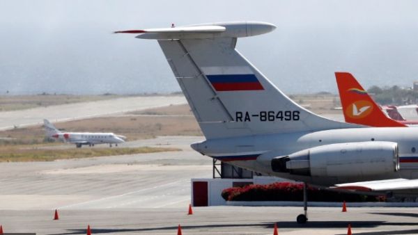 طائرتان عسكريتان روسيتان تهبطان في فنزويلا
