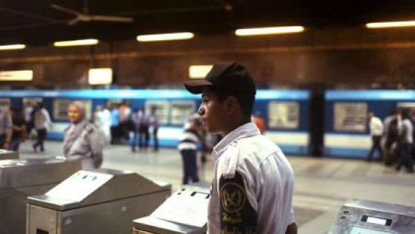 مصر تعيد فتح محطة مترو التحرير بعد إغلاقها عامين
