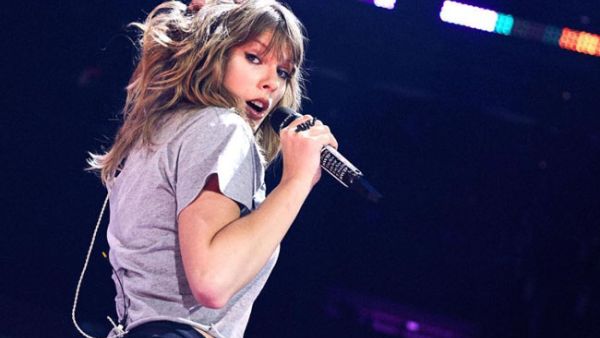 Taylor Swift made a surprise visit to an eight-year old fan on Saturday (Source: @taylorswift - Instagram) 