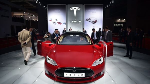 A Tesla Model S car is displayed at the 16th Shanghai International Automobile Industry Exhibition on April 20, 2015. (Johannes Eisele/ AFP)