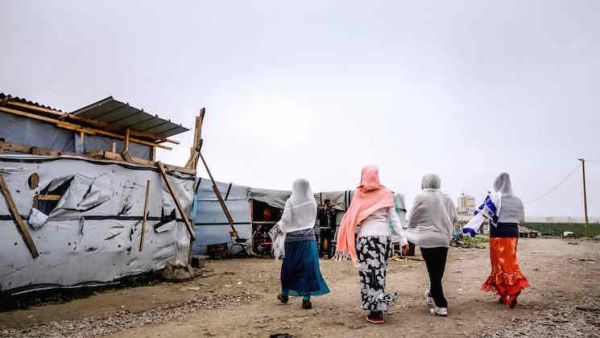 منع قافلة مساعدات بريطانية لمهاجرين من دخول فرنسا منع قافلة مساعدات بريطانية لمهاجرين من دخول فرنسا