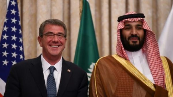 وزيرا الدفاع الاميركي اشتون كارتر والسعودي محمد بن سلمان في الرياض
