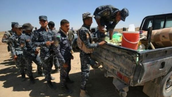 وصول المؤن الغذائية للقوات العراقية في الفلوجة
